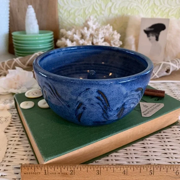 Vintage Handmade Pottery Bowl 🥣 Unique Home Decor / Kitchen / Gift / Baking - Picture 10 of 11